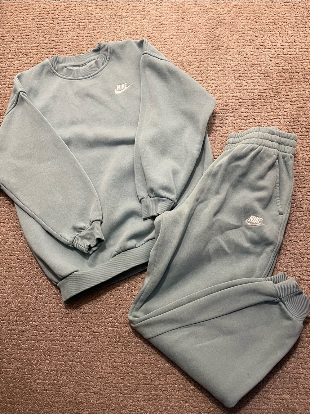 Nike Mint Green Crewneck Sweatshirt and Sweatpants Set